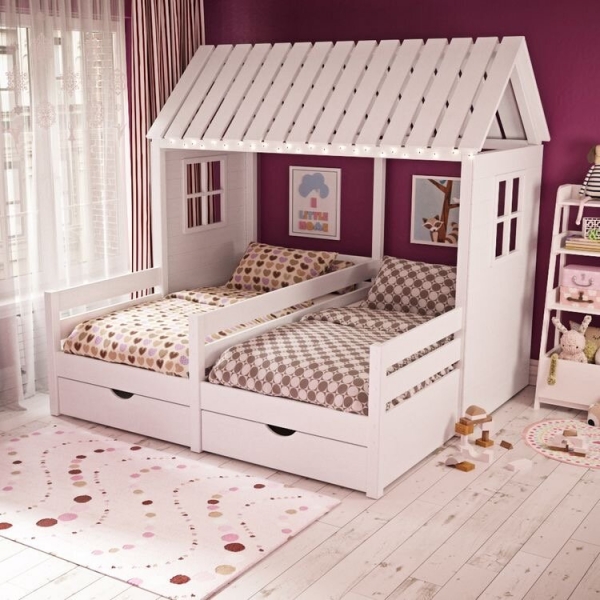 Идеи, как можно расположить кровати в детской комнате для двух детей.