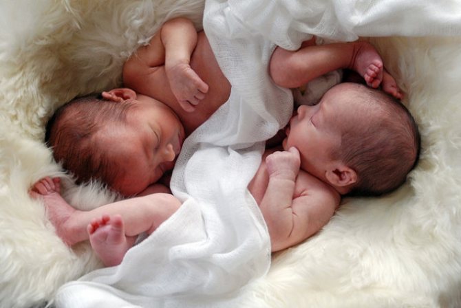 Как украсить детскую для близнецов и близнецов