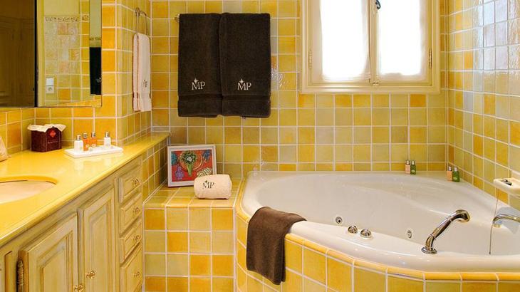 Желтая ванная: добавим в интерьер солнечного света