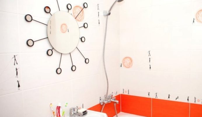 Плитка для ванной комнаты с цветной ванной
