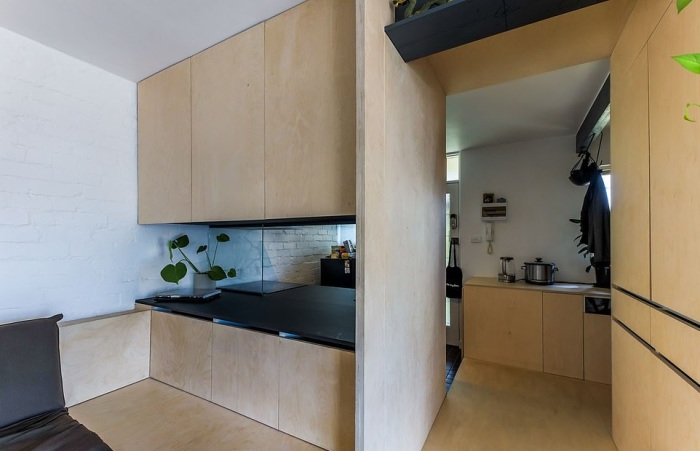 Как молодой архитектор превратил ветхую квартиру площадью 28 кв. м в стильную студию