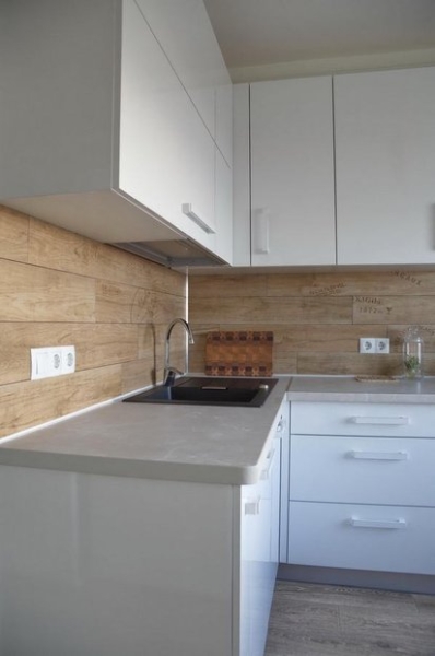 Наша кухня: бетонные и кирпичные стены и дубовый паркет