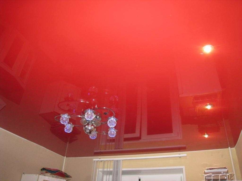 Натяжной потолок на кухне в хрущевке — 26 реальных фото
