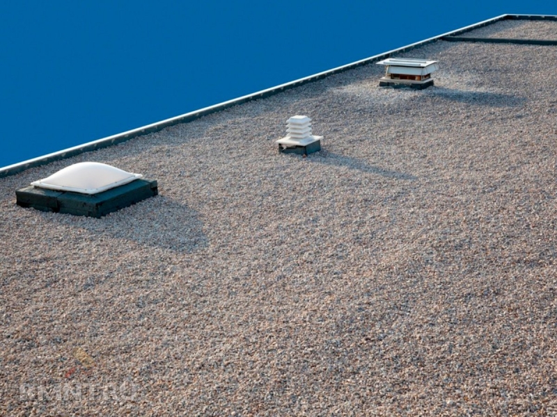 Зачем и как использовать гравийную засыпку на плоской крыше